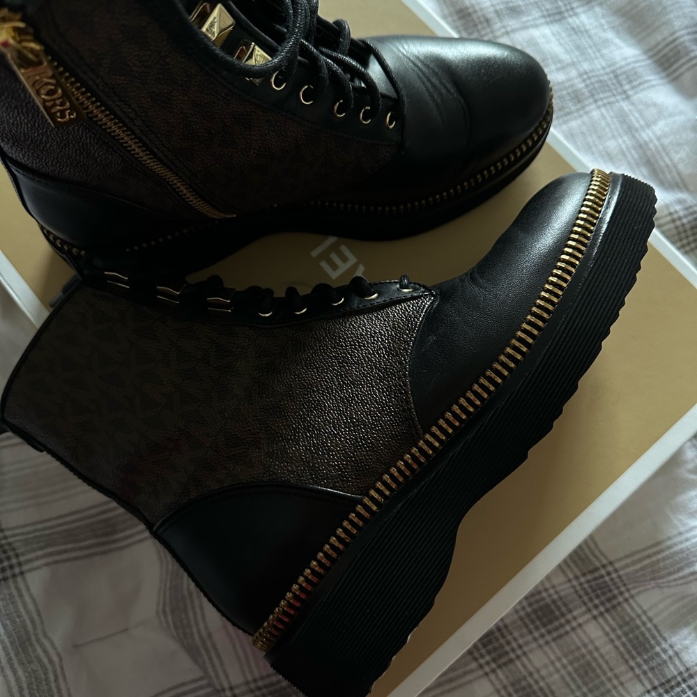 Michael kors boots excellent condition worn 2 times